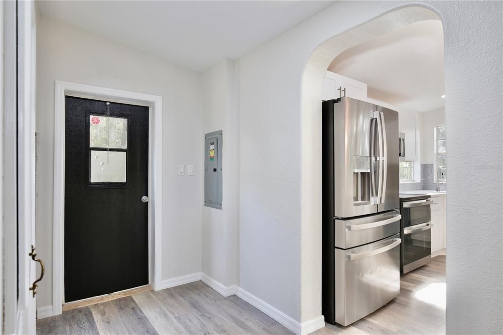 На продажу: $335,000 (3 спален, 2 ванн, 1824 Квадратных фут)