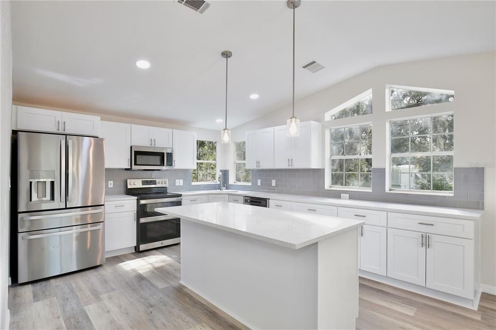 На продажу: $335,000 (3 спален, 2 ванн, 1824 Квадратных фут)