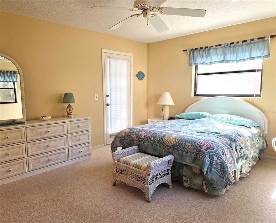 待售: $211,400 (2 贝兹, 2 浴室, 1112 平方英尺)