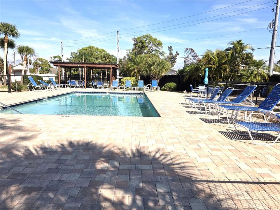 待售: $211,400 (2 贝兹, 2 浴室, 1112 平方英尺)