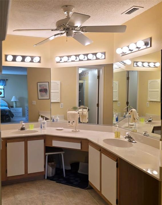 待售: $211,400 (2 贝兹, 2 浴室, 1112 平方英尺)