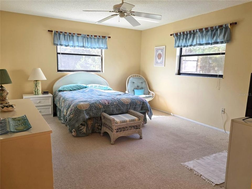 待售: $211,400 (2 贝兹, 2 浴室, 1112 平方英尺)