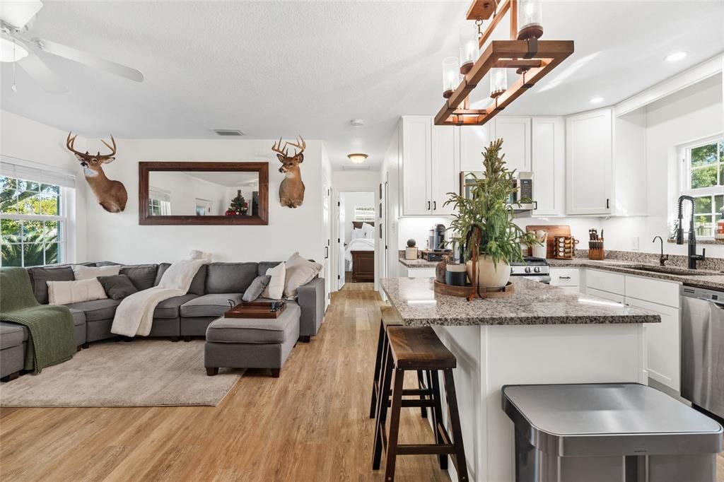 For Sale: $369,500 (2 beds, 1 baths, 792 Square Feet)