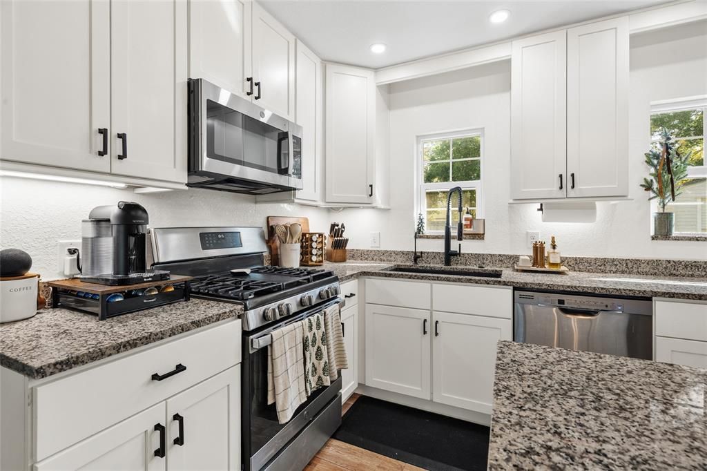 For Sale: $369,500 (2 beds, 1 baths, 792 Square Feet)