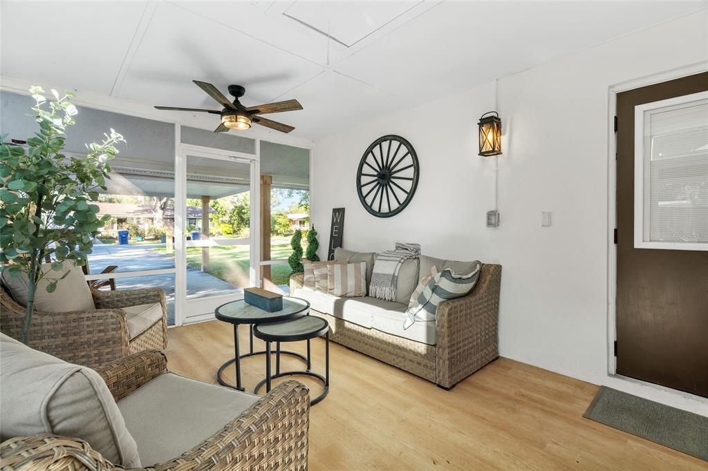 For Sale: $369,500 (2 beds, 1 baths, 792 Square Feet)