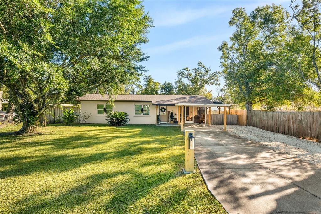 For Sale: $369,500 (2 beds, 1 baths, 792 Square Feet)