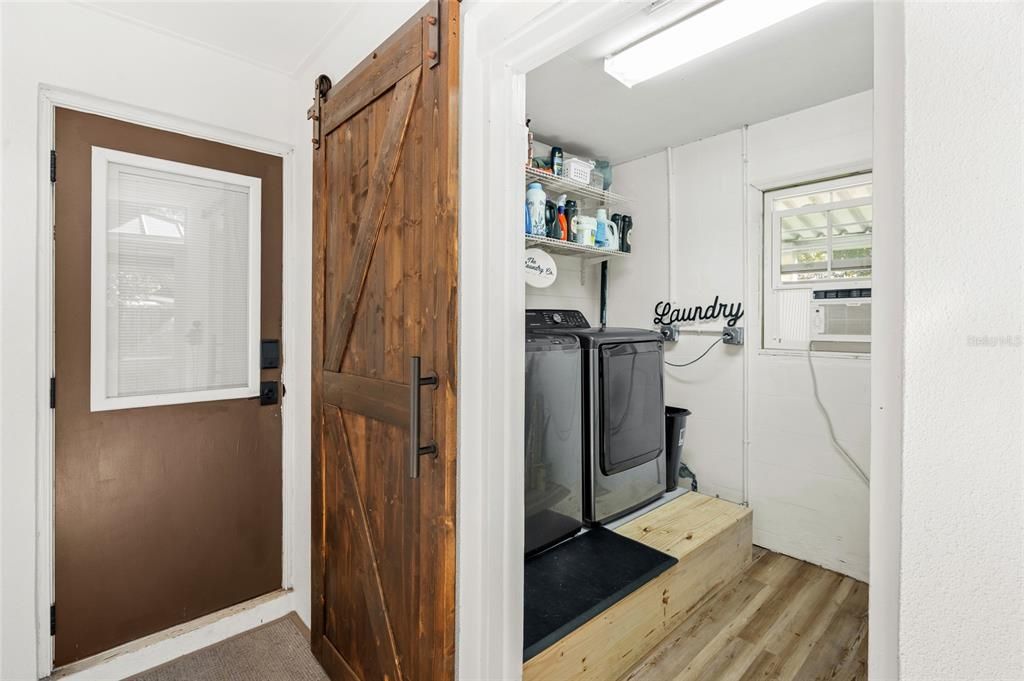 For Sale: $369,500 (2 beds, 1 baths, 792 Square Feet)