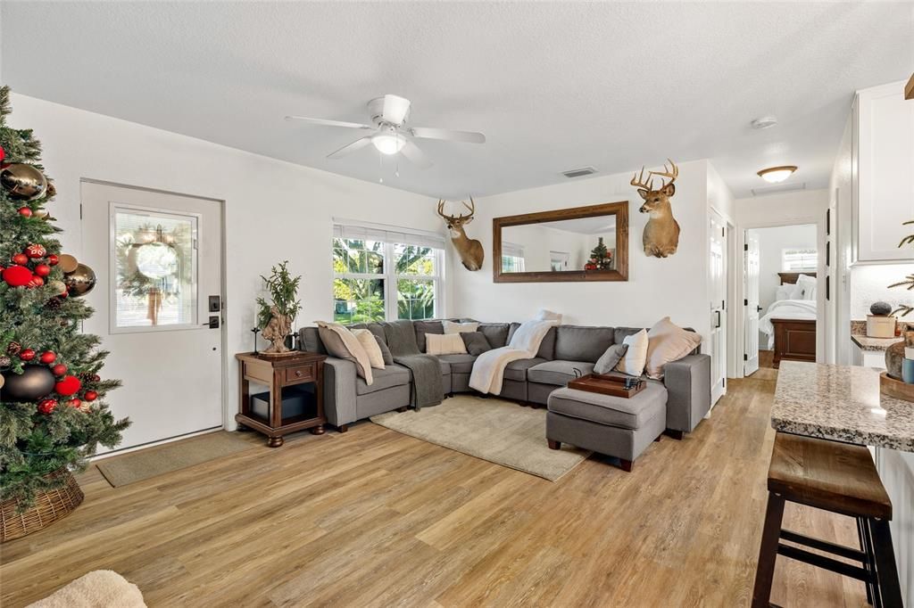 For Sale: $369,500 (2 beds, 1 baths, 792 Square Feet)