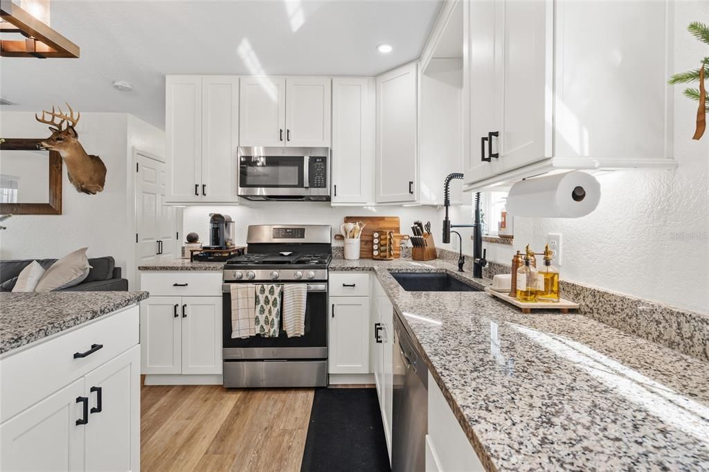 For Sale: $369,500 (2 beds, 1 baths, 792 Square Feet)