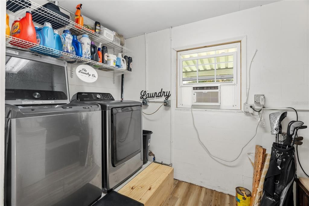 For Sale: $369,500 (2 beds, 1 baths, 792 Square Feet)