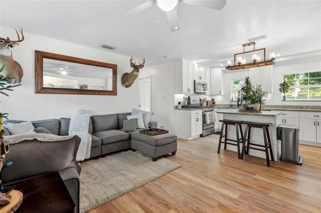 For Sale: $369,500 (2 beds, 1 baths, 792 Square Feet)