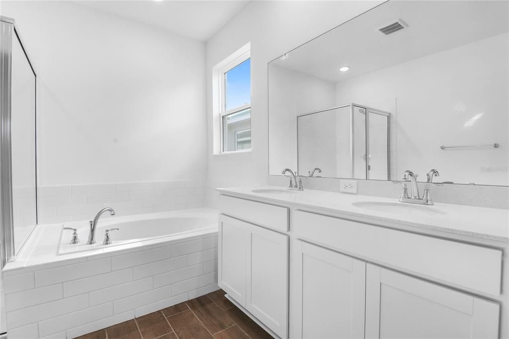 待售: $349,950 (4 贝兹, 3 浴室, 2077 平方英尺)