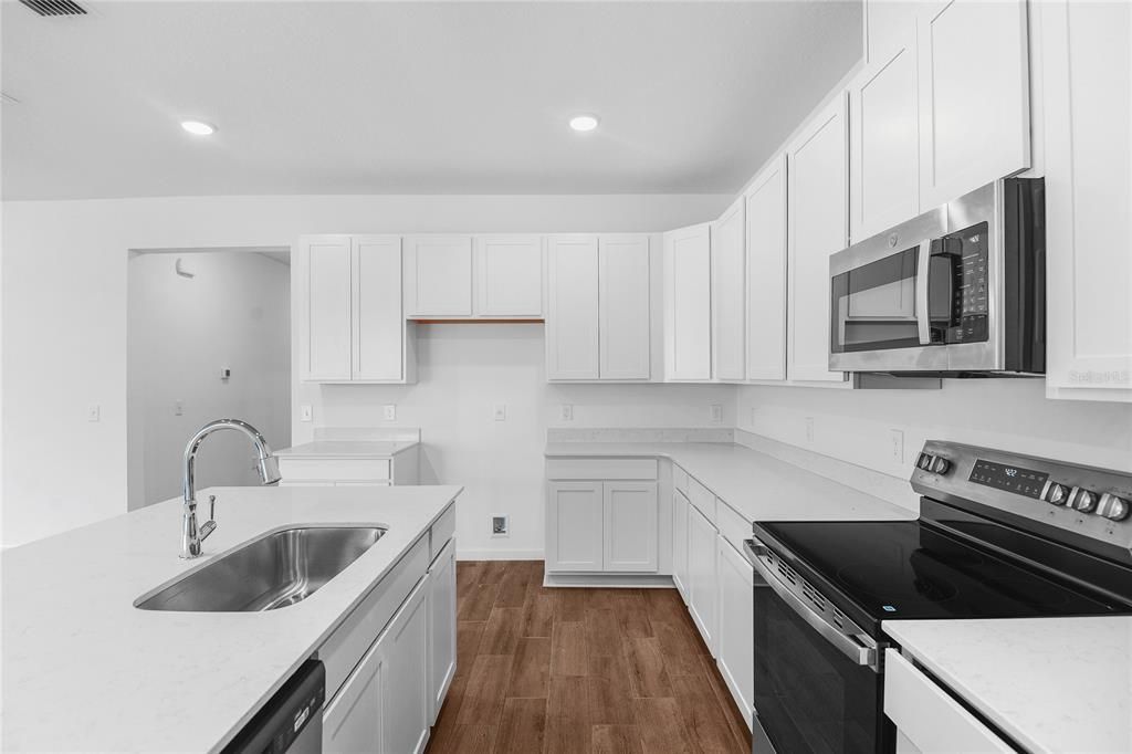 待售: $349,950 (4 贝兹, 3 浴室, 2077 平方英尺)