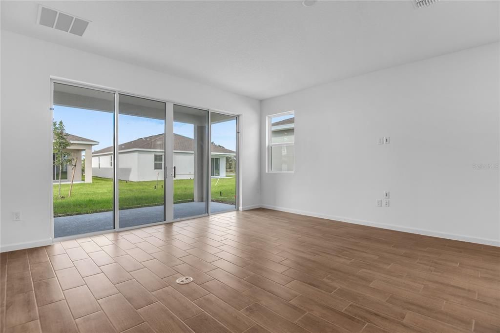 待售: $349,950 (4 贝兹, 3 浴室, 2077 平方英尺)