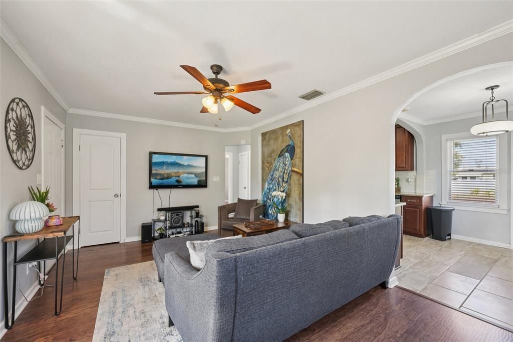 En Venta: $335,000 (2 camas, 1 baños, 748 Pies cuadrados)