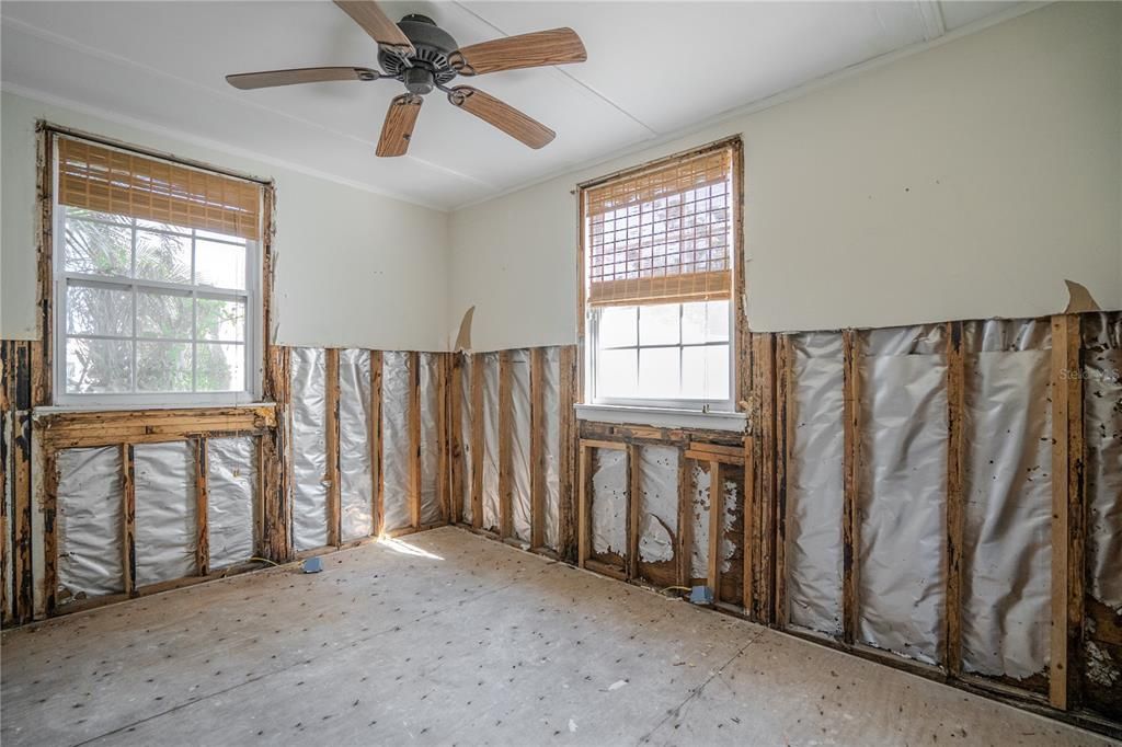 For Sale: $399,990 (4 beds, 3 baths, 1149 Square Feet)