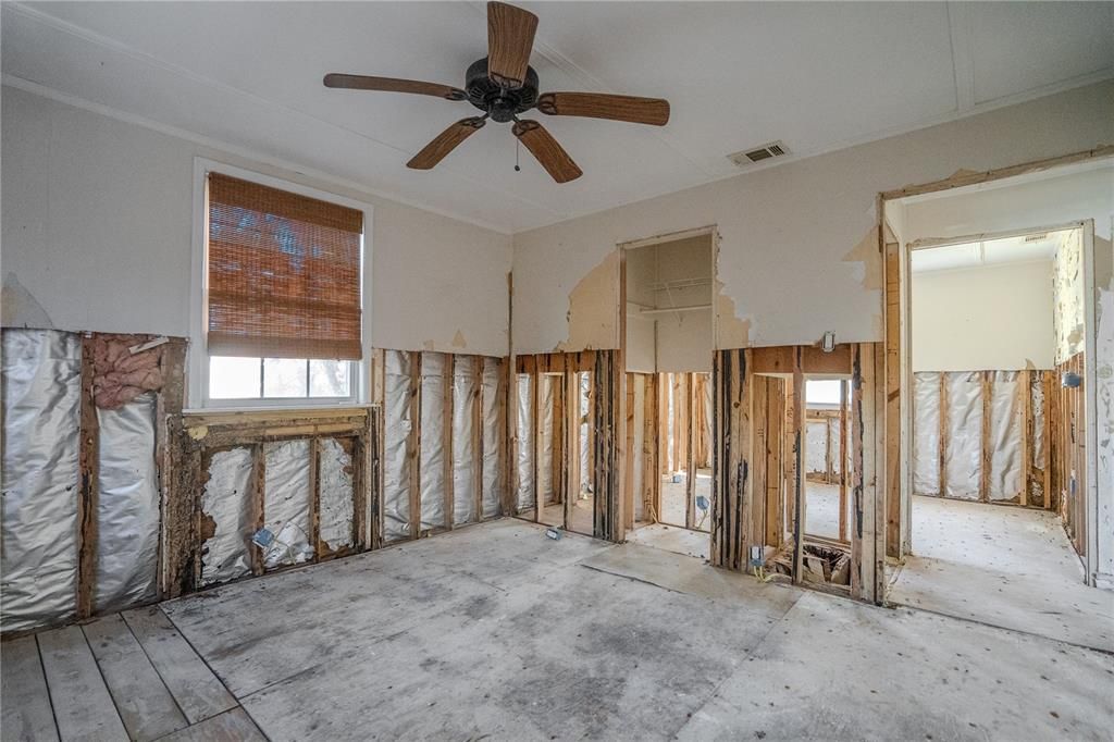 For Sale: $399,990 (4 beds, 3 baths, 1149 Square Feet)