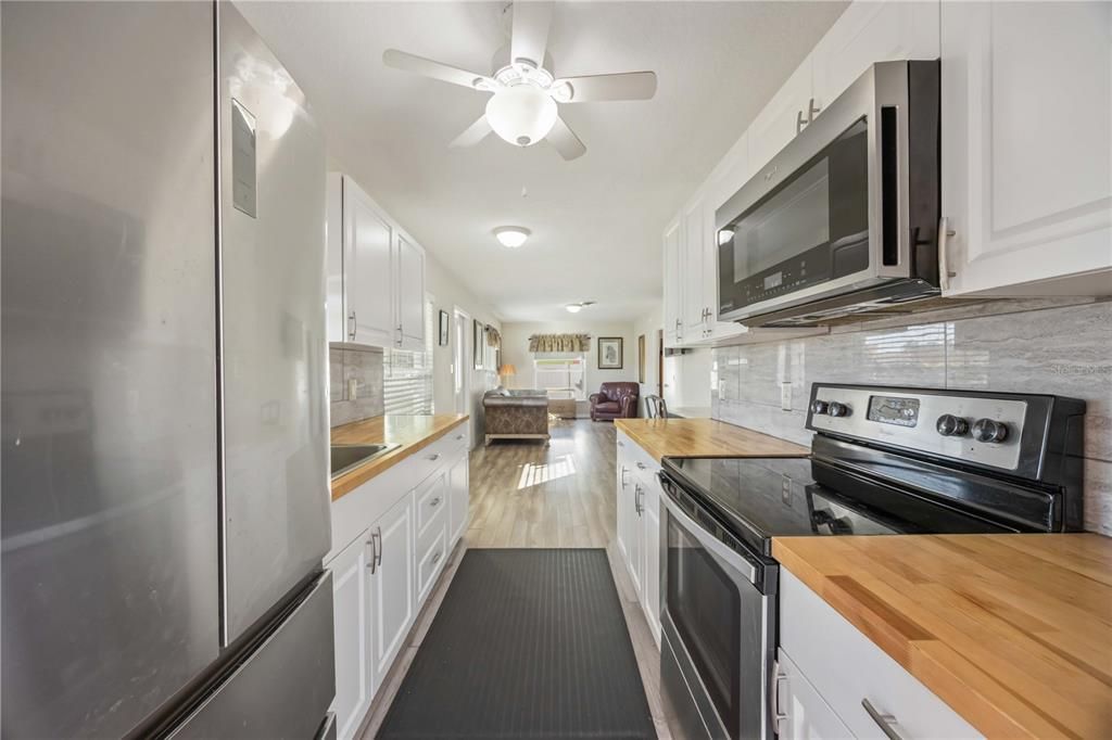 For Sale: $230,000 (3 beds, 1 baths, 720 Square Feet)