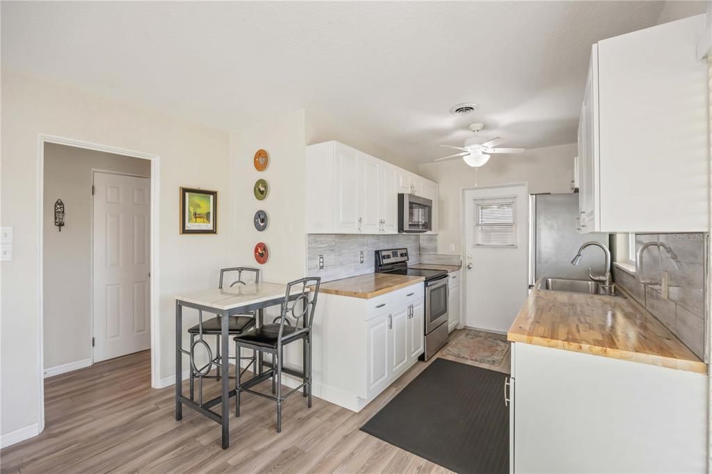 For Sale: $230,000 (3 beds, 1 baths, 720 Square Feet)