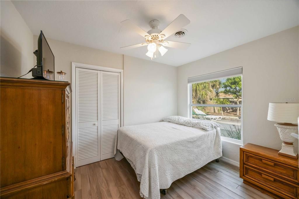 For Sale: $230,000 (3 beds, 1 baths, 720 Square Feet)