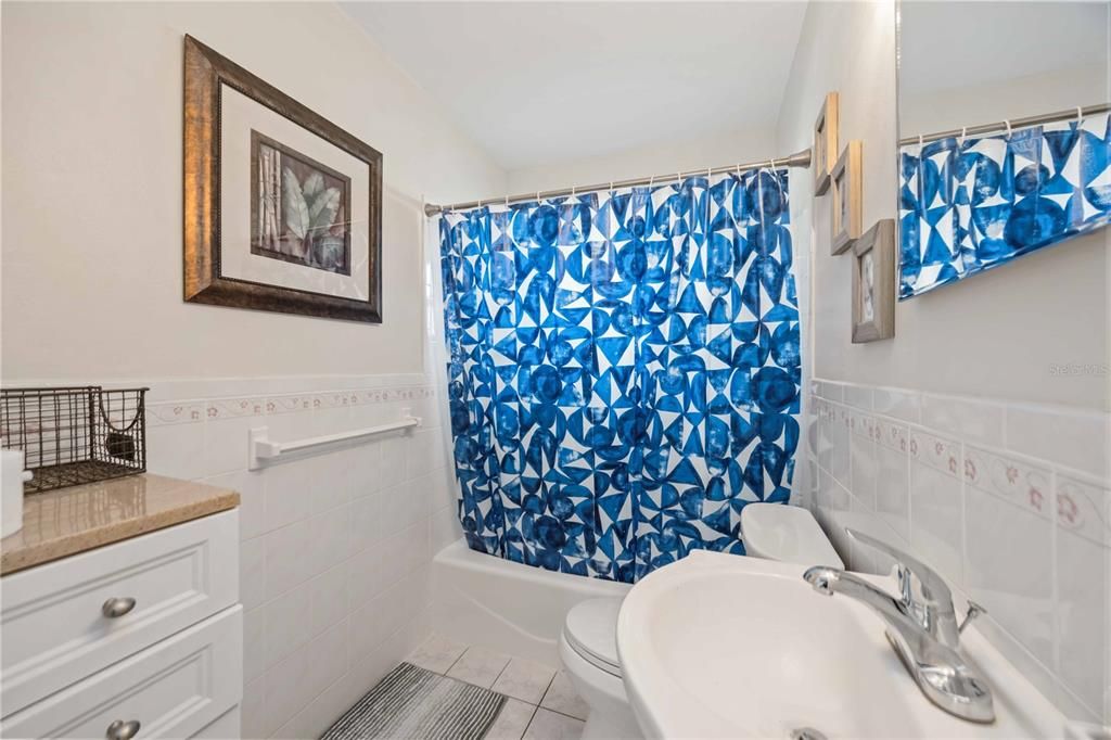 For Sale: $230,000 (3 beds, 1 baths, 720 Square Feet)