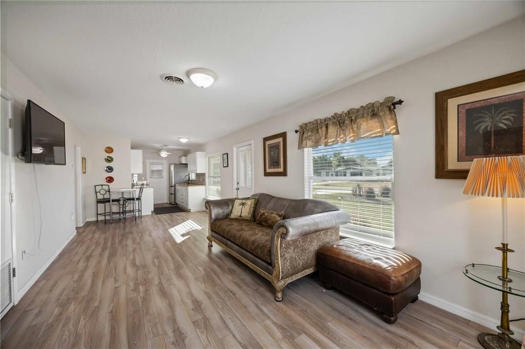 For Sale: $230,000 (3 beds, 1 baths, 720 Square Feet)