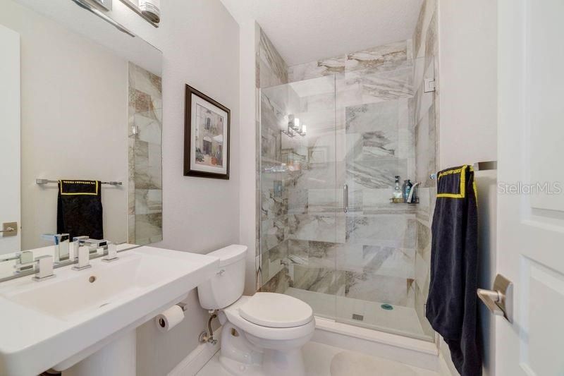 For Rent: $6,995 (6 beds, 5 baths, 4276 Square Feet)