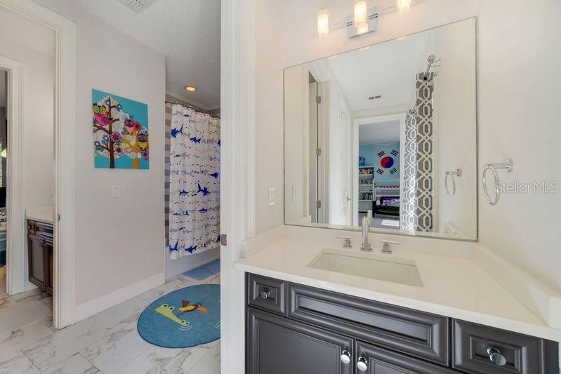 For Rent: $6,995 (6 beds, 5 baths, 4276 Square Feet)