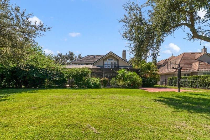 For Rent: $6,995 (6 beds, 5 baths, 4276 Square Feet)