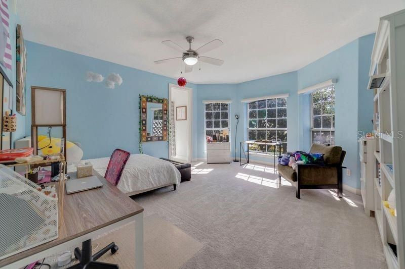 For Rent: $6,995 (6 beds, 5 baths, 4276 Square Feet)