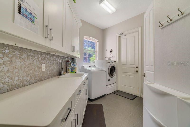 For Rent: $6,995 (6 beds, 5 baths, 4276 Square Feet)