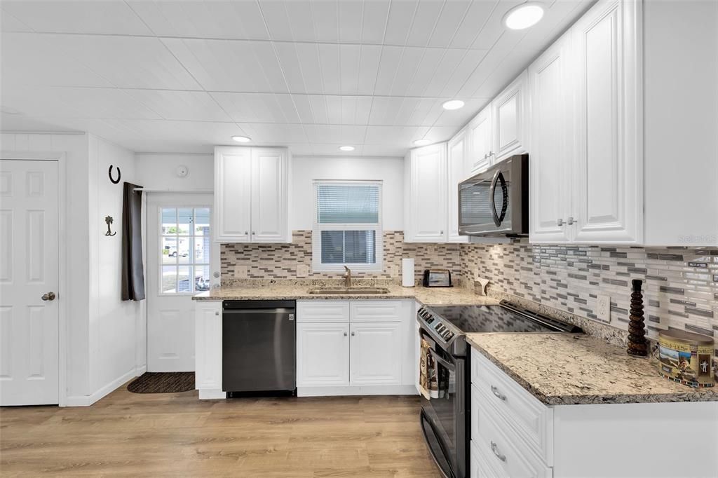 На продажу: $164,500 (2 спален, 2 ванн, 1152 Квадратных фут)