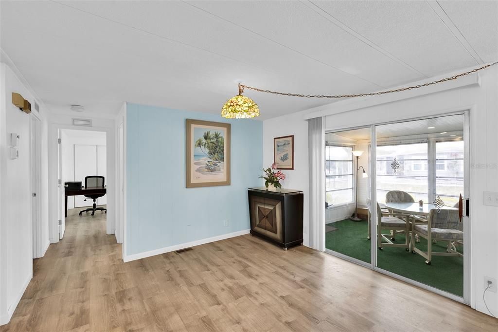 На продажу: $164,500 (2 спален, 2 ванн, 1152 Квадратных фут)