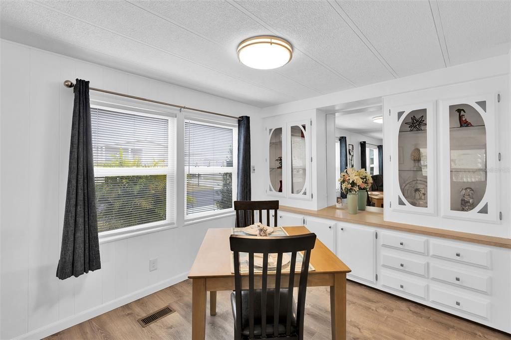 На продажу: $164,500 (2 спален, 2 ванн, 1152 Квадратных фут)