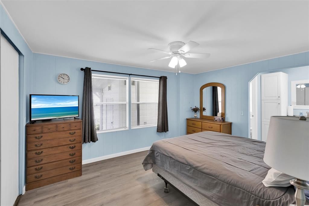 На продажу: $164,500 (2 спален, 2 ванн, 1152 Квадратных фут)