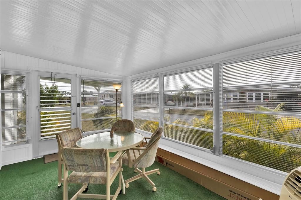 На продажу: $164,500 (2 спален, 2 ванн, 1152 Квадратных фут)