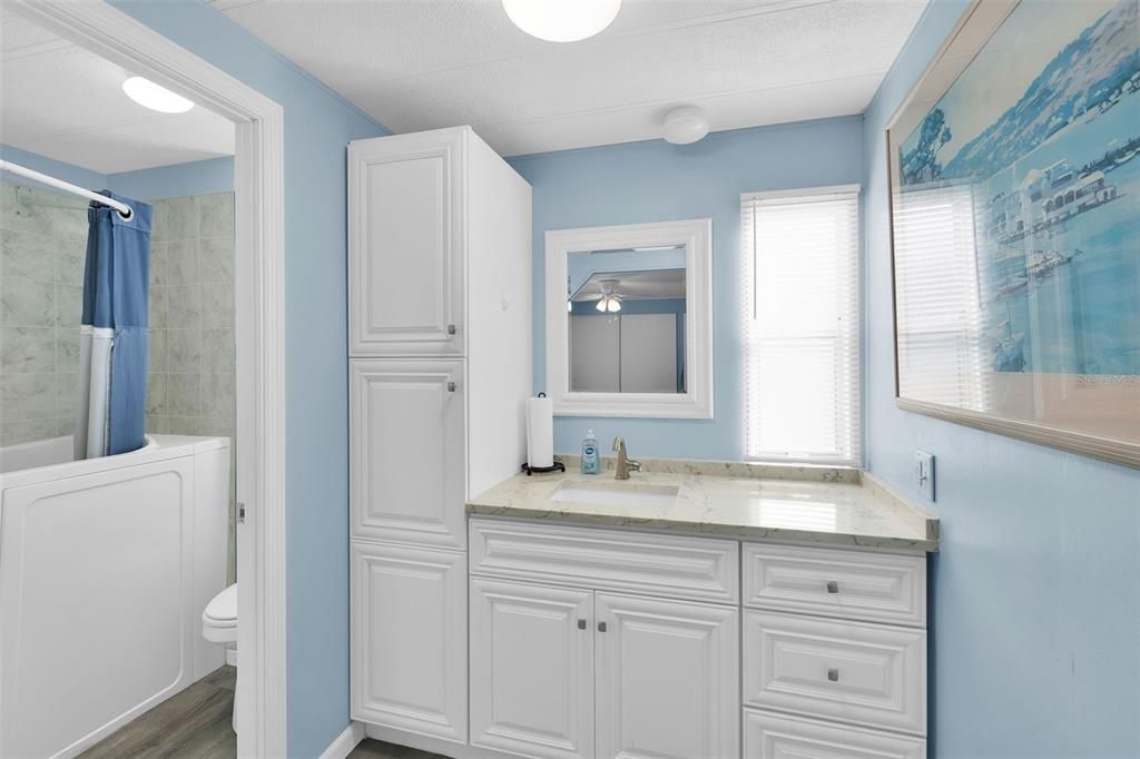 На продажу: $164,500 (2 спален, 2 ванн, 1152 Квадратных фут)