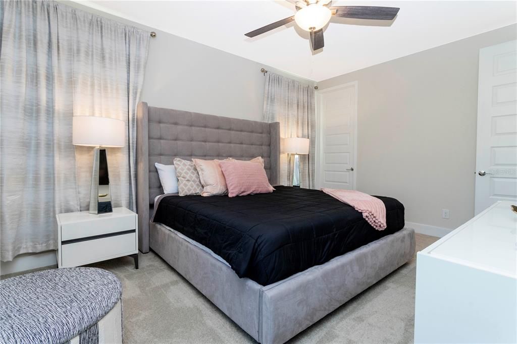 出租: $3,100 (3 贝兹, 2 浴室, 1659 平方英尺)