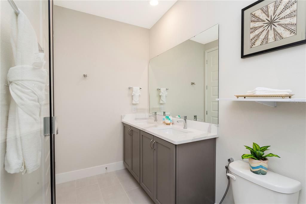 出租: $3,100 (3 贝兹, 2 浴室, 1659 平方英尺)