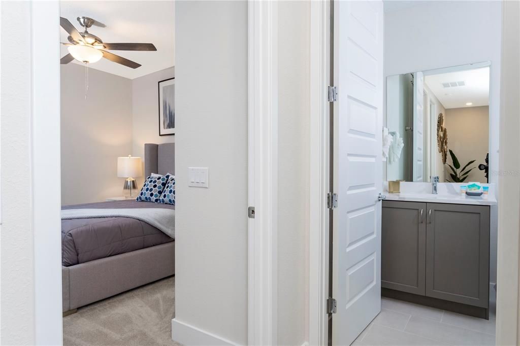 出租: $3,100 (3 贝兹, 2 浴室, 1659 平方英尺)