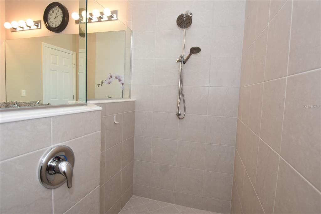 En Renta: $2,100 (3 camas, 2 baños, 1832 Pies cuadrados)