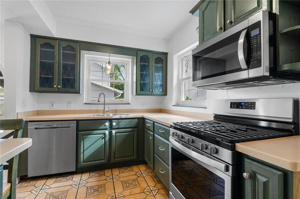 На продажу: $795,000 (4 спален, 3 ванн, 2068 Квадратных фут)