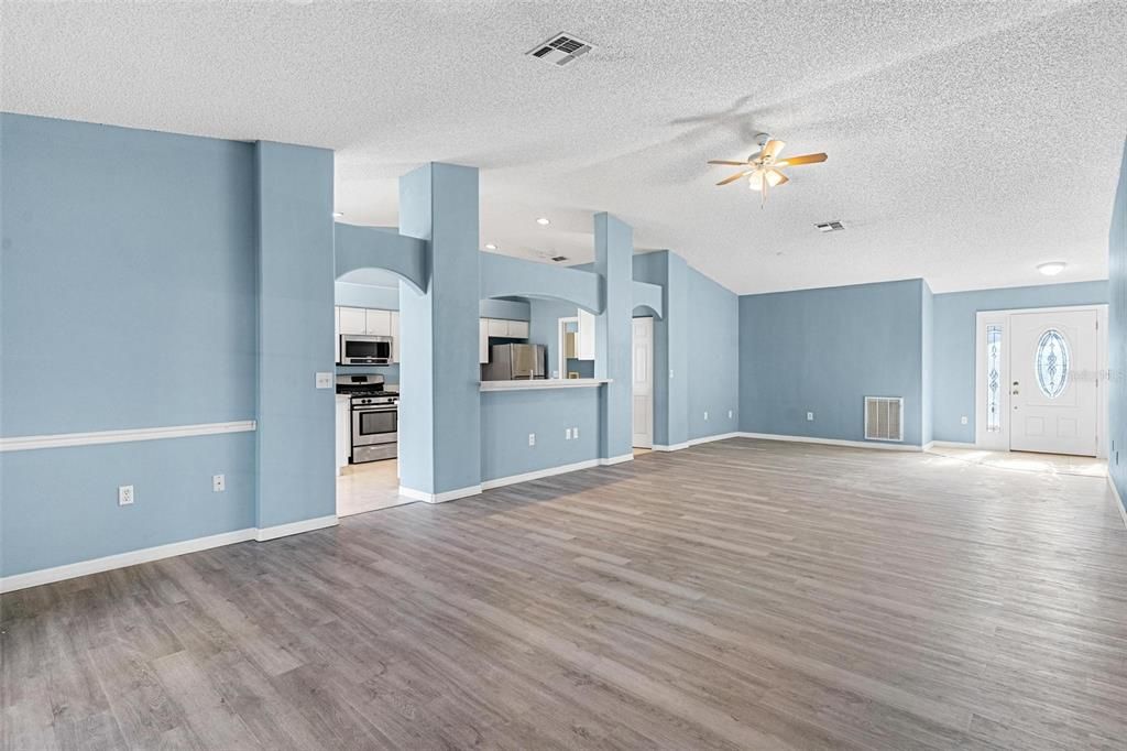 En Venta: $315,000 (3 camas, 2 baños, 1921 Pies cuadrados)