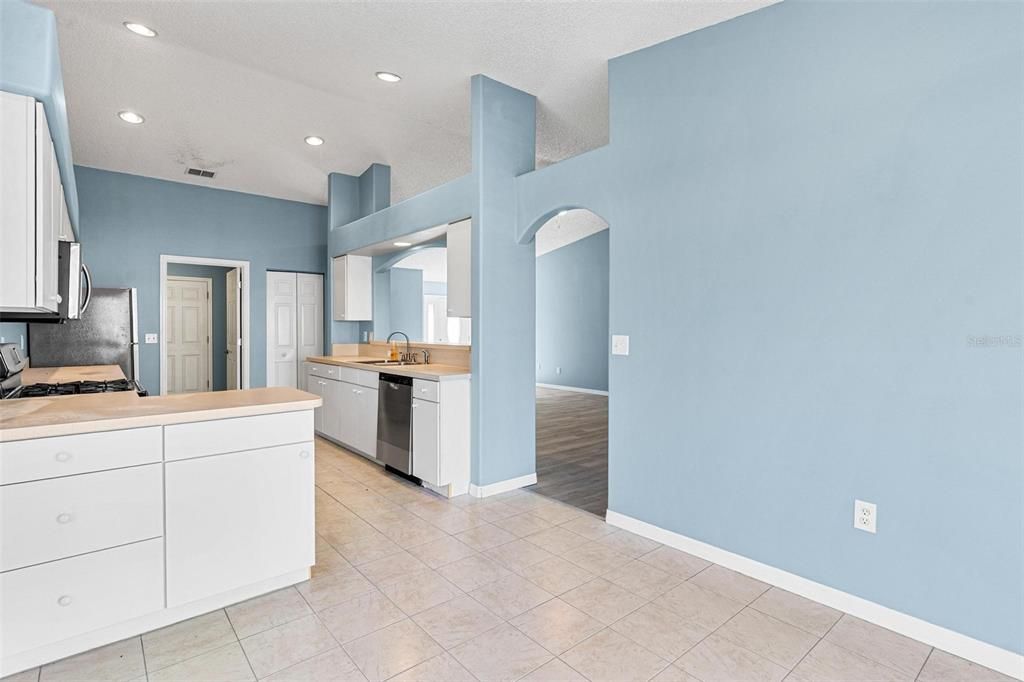 En Venta: $315,000 (3 camas, 2 baños, 1921 Pies cuadrados)