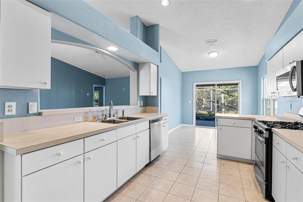 En Venta: $315,000 (3 camas, 2 baños, 1921 Pies cuadrados)