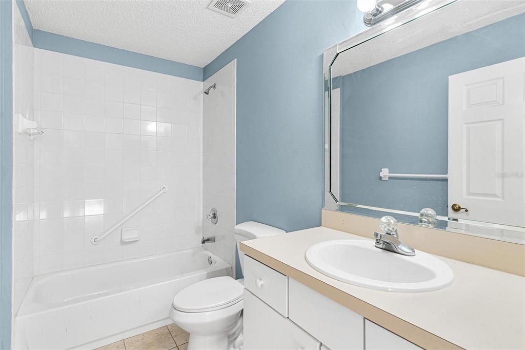 En Venta: $315,000 (3 camas, 2 baños, 1921 Pies cuadrados)