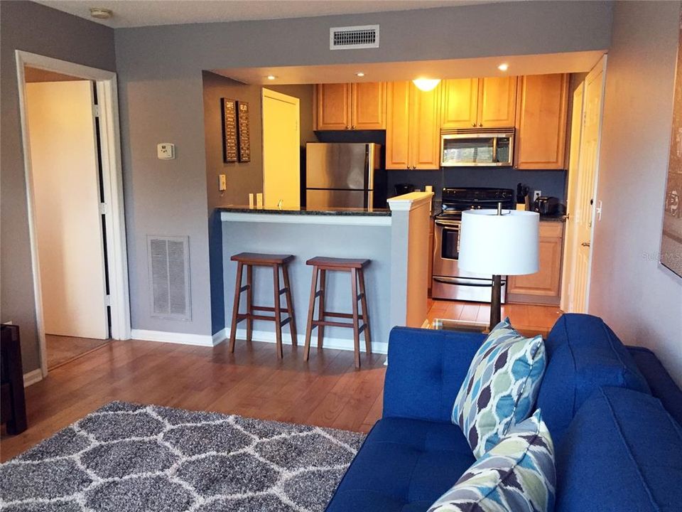 待售: $134,900 (1 贝兹, 1 浴室, 616 平方英尺)