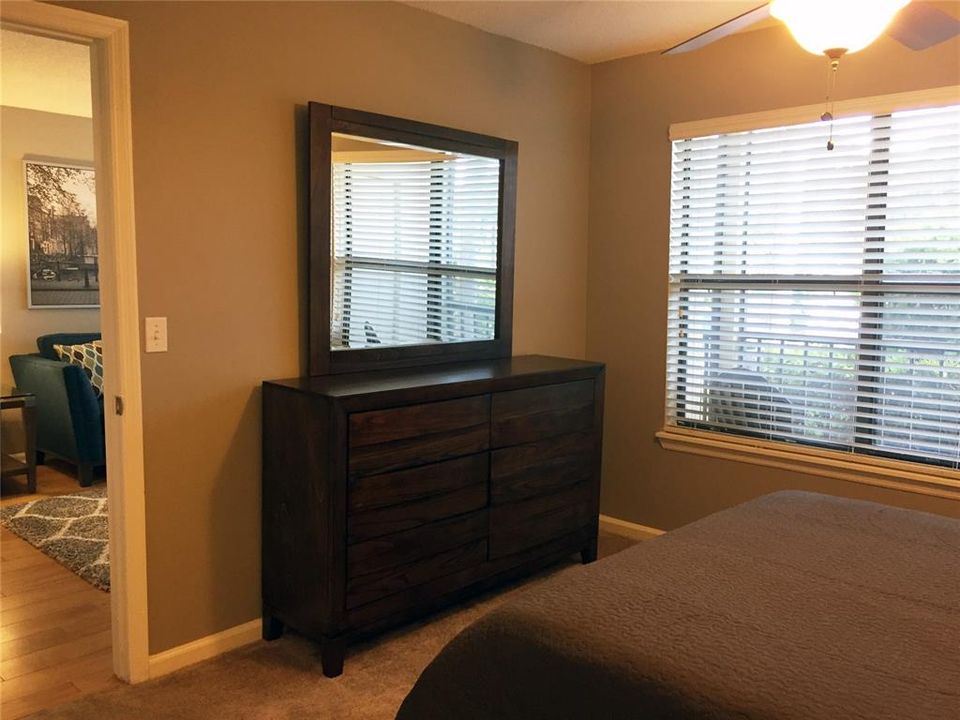 待售: $134,900 (1 贝兹, 1 浴室, 616 平方英尺)