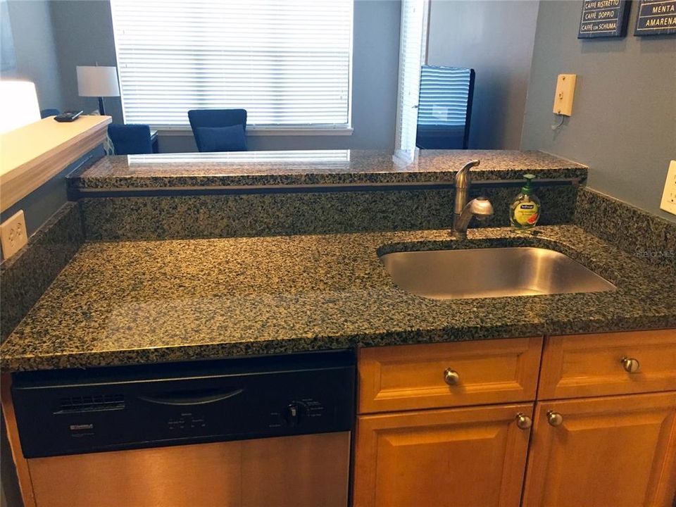 待售: $134,900 (1 贝兹, 1 浴室, 616 平方英尺)