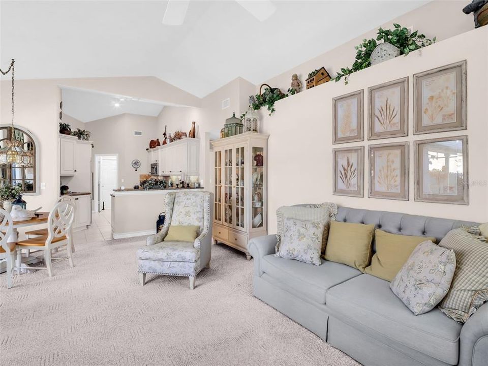 En Venta: $425,000 (3 camas, 2 baños, 1766 Pies cuadrados)